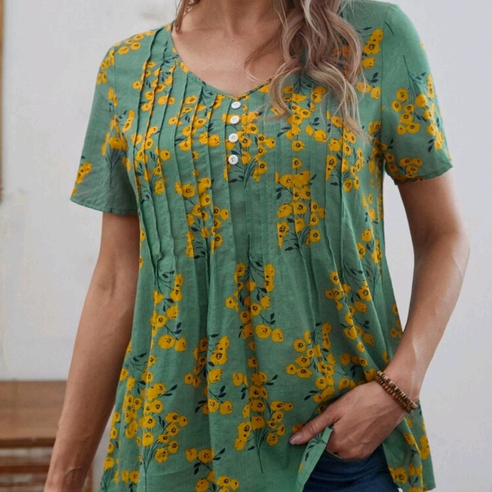 🍉5 for $25* Pleated Floral Top - Picture 2 of 6